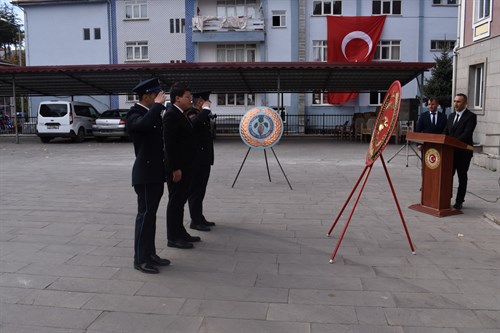 29 Ekim Cumhuriyet Bayramı  Coşkusu İlçemizde Çelenk Sunumu  ile başladı